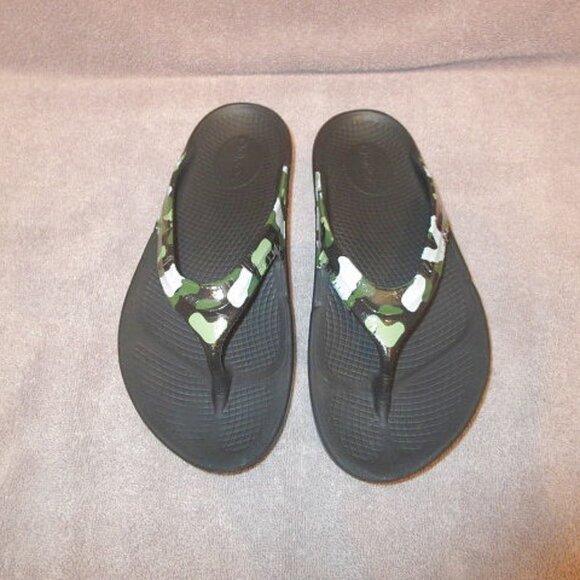 Oofos Oolala Women's Recovery Sandals Size 8 Foam Flip Flop Comfort Jungle Camo - Picture 1 of 10